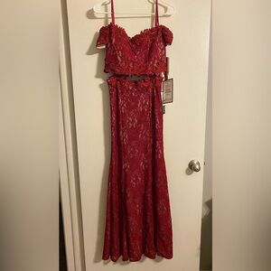 Red Lace Two-Piece Off-Shoulder Formal Dress (Prom / Homecoming), Size 5